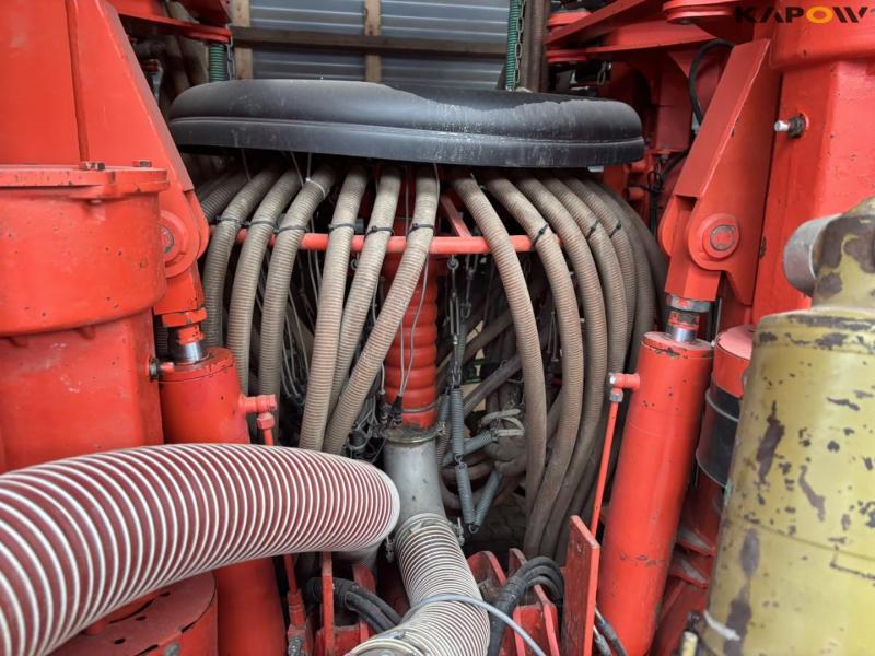 Kuhn HR6004 + TF1500 power harrow seeding set 15