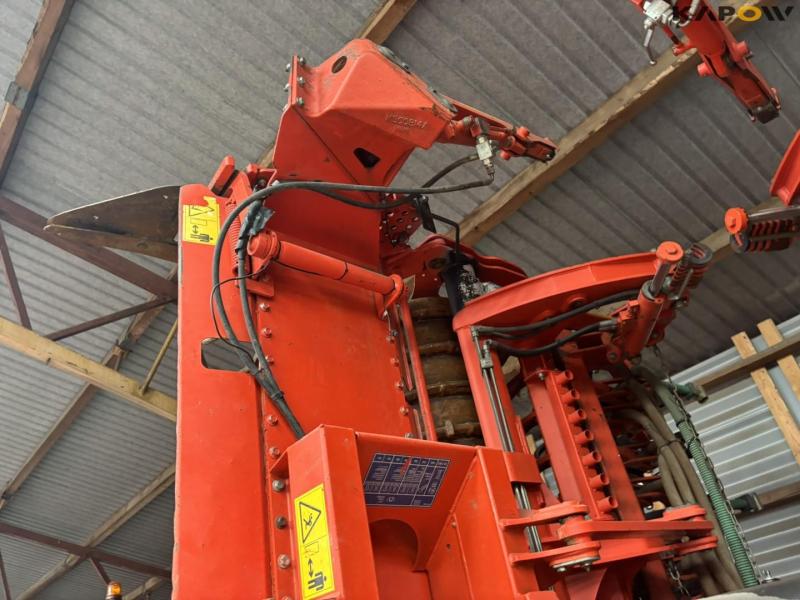 Kuhn HR6004 + TF1500 power harrow seeding set 18