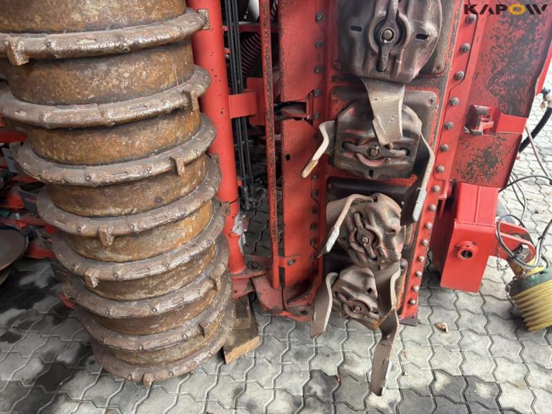 Kuhn HR6004 + TF1500 power harrow seeding set 23