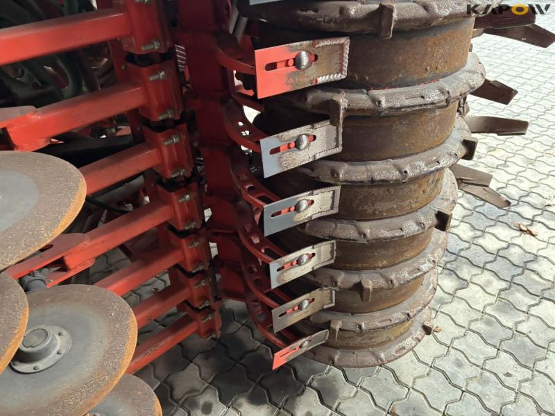 Kuhn HR6004 + TF1500 power harrow seeding set 26