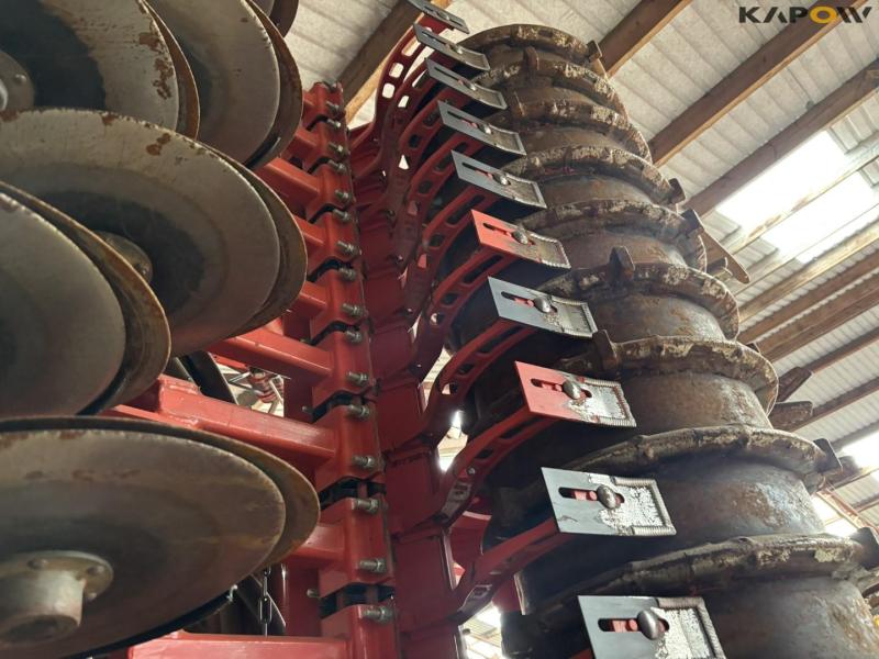 Kuhn HR6004 + TF1500 power harrow seeding set 27