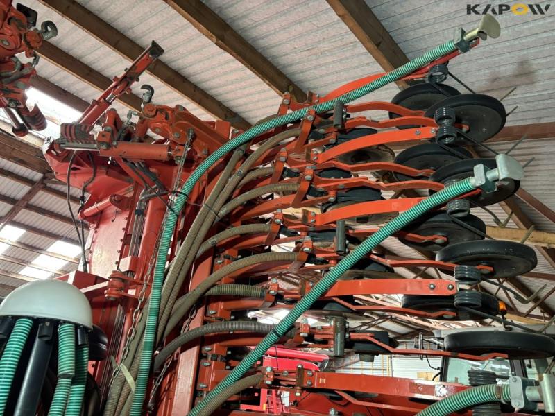 Kuhn HR6004 + TF1500 power harrow seeding set 32