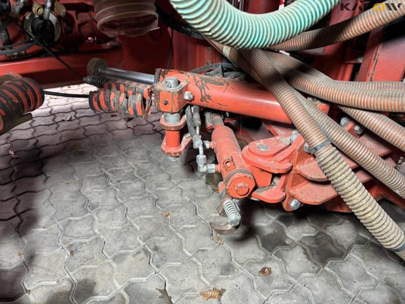 Kuhn HR6004 + TF1500 power harrow seeding set 36