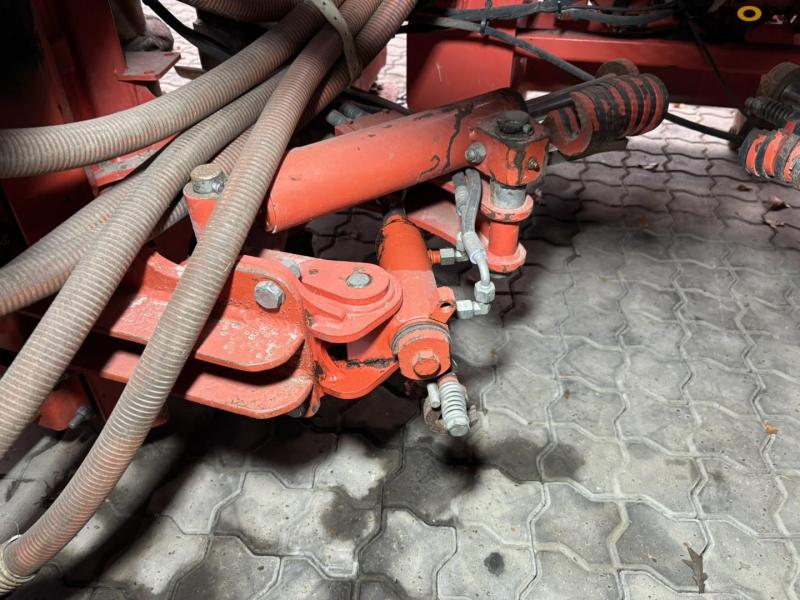 Kuhn HR6004 + TF1500 power harrow seeding set 37