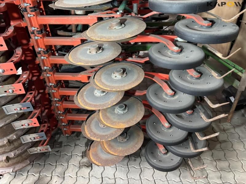 Kuhn HR6004 + TF1500 power harrow seeding set 38