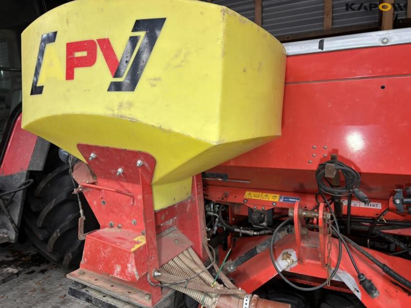 Kuhn HR6004 + TF1500 power harrow seeding set 55