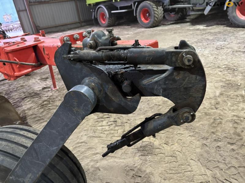 Kuhn multi-master 152 AV 2 furrow front plough 25