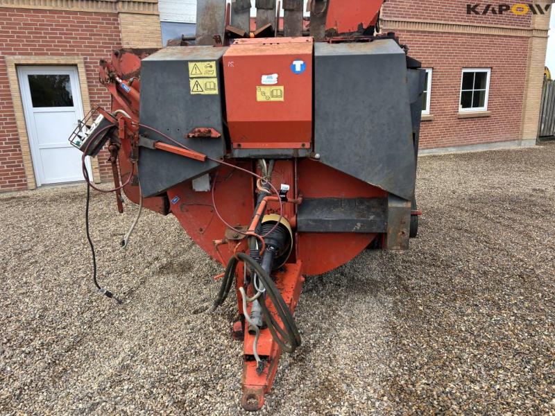 Kuhn PI 3560 straw chopper 10