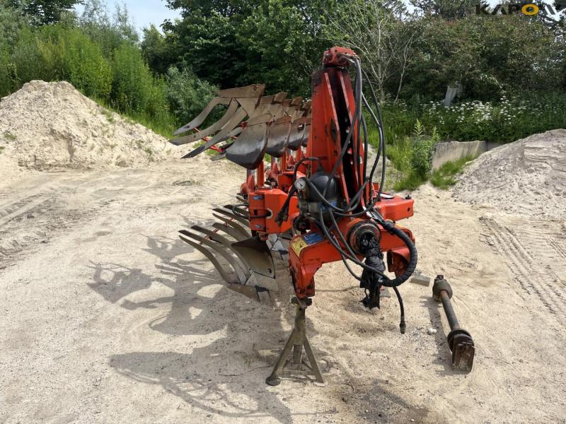 Kuhn Vari-Master 151 5 furrow reversible plough 2