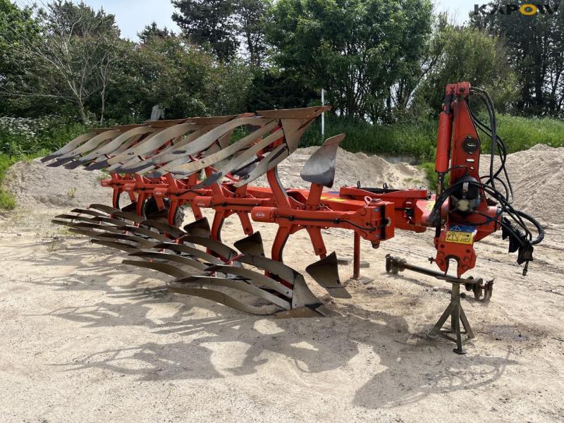 Kuhn Vari-Master 151 5 furrow reversible plough 3