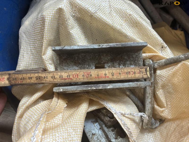 Cattle brush/various cattle equipment 2