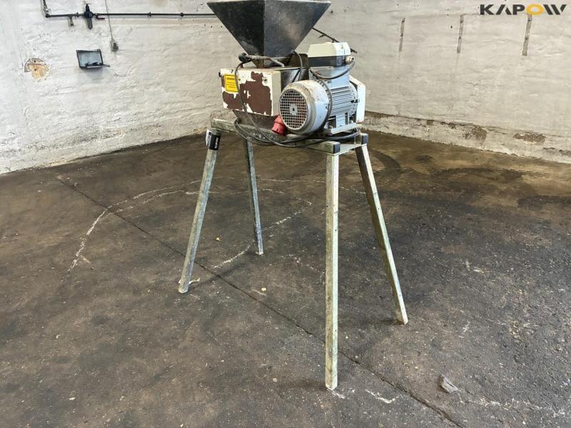 Grinder with stand 1