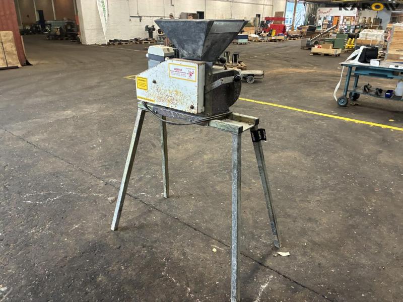 Grinder with stand 4