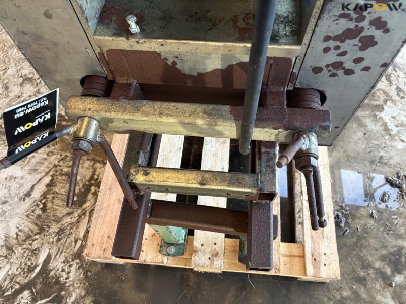 Structure rollers 12