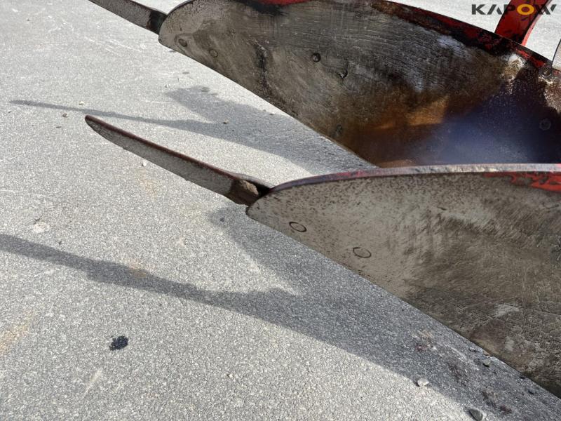 Kverneland 3 furrow plough 18