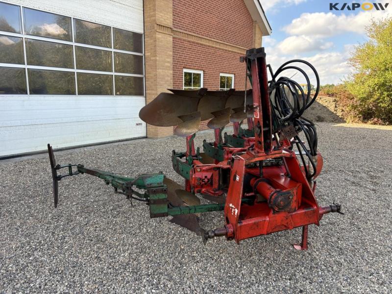 Kverneland 4-furrow EG85 reversible plow 2