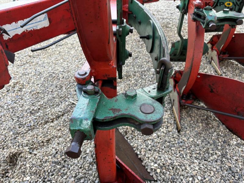 Kverneland 4-furrow EG85 reversible plow 35