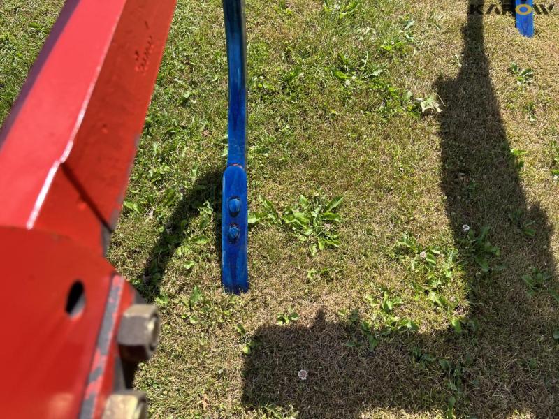 Kverneland CLG II 3 tines cultivator 11