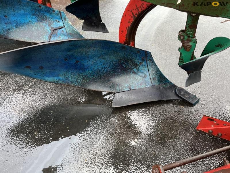 Kverneland EG100 5 furrow plough 16