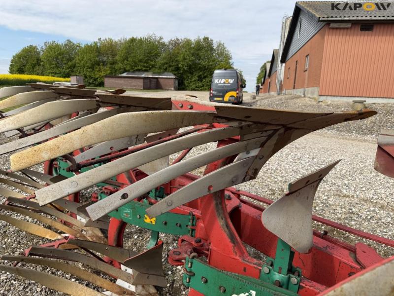 Kverneland EG100 furrow plough 37