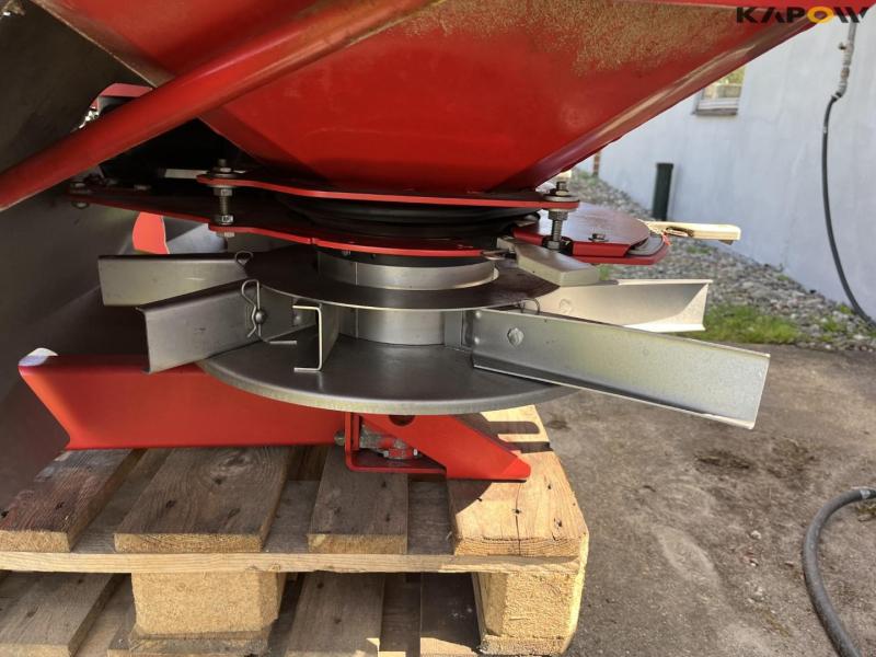 Kverneland Exacta-CL fertilizer spreader 8