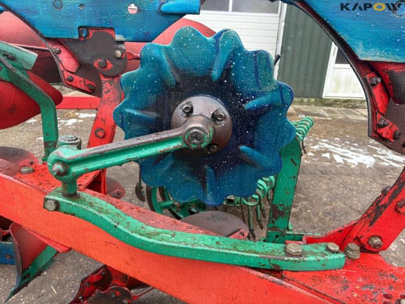 Kverneland LD 100 reversible plow with Packomat S  14