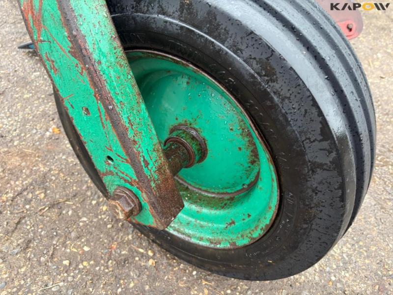 Kverneland LD 100 reversible plow with Packomat S  16