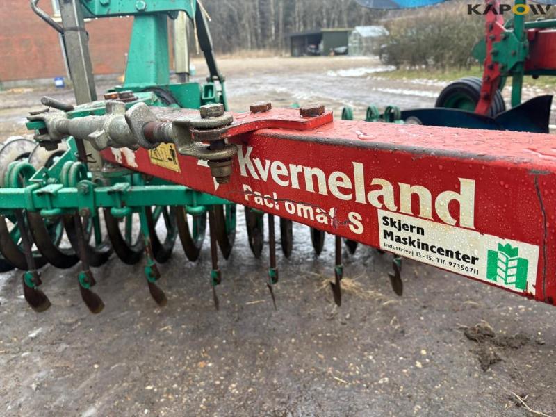 Kverneland LD 100 reversible plow with Packomat S  26