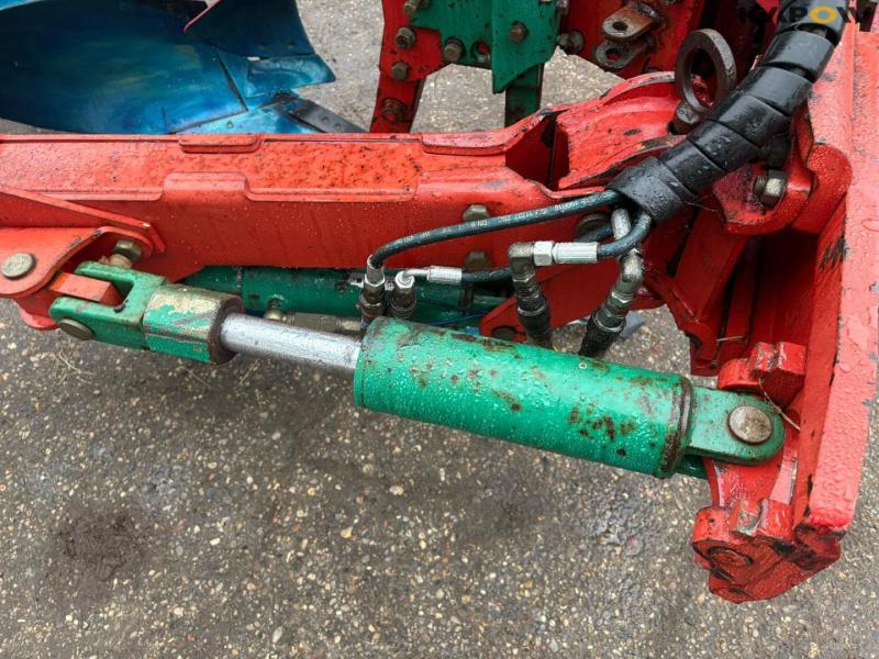 Kverneland LD 100 reversible plow with Packomat S  29