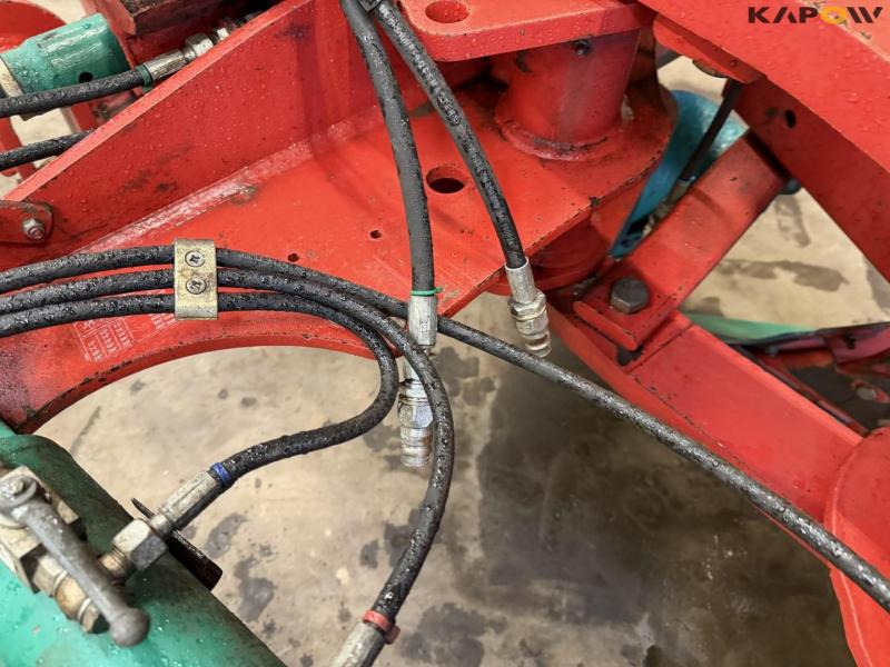 Kverneland LD100 plow 10