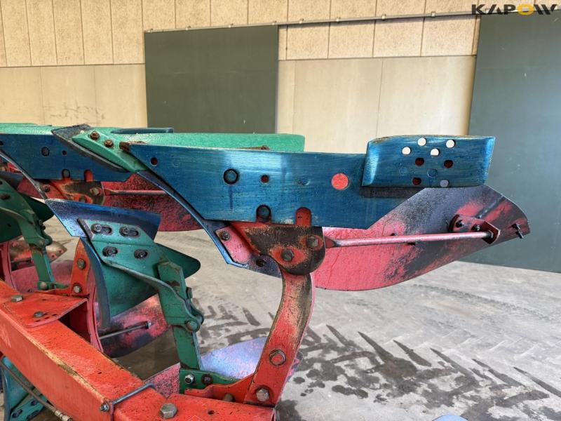 Kverneland LD100 plow 21