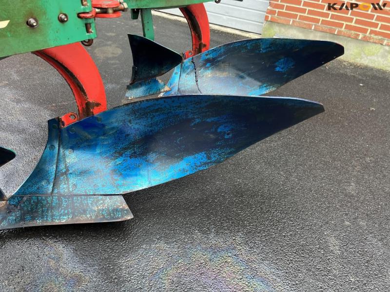 Kverneland PG100 7 furrow reversible plough 16