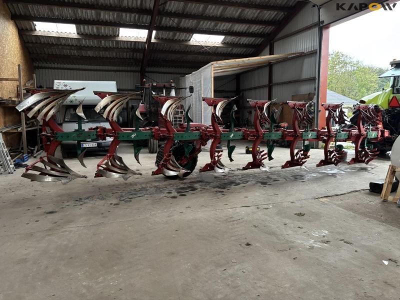 Kverneland PG100 8 furrow plough 3