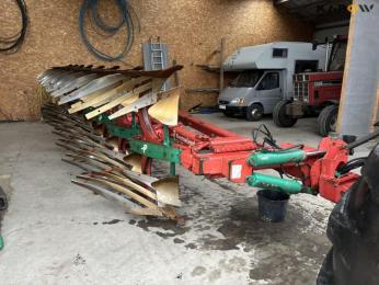 Kverneland PG100 8 furrow plough