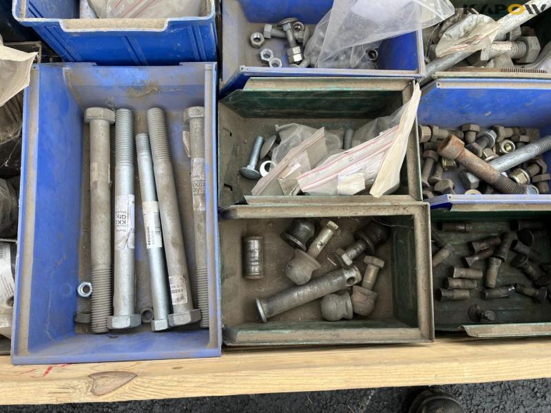 Kverneland plough bolts 13