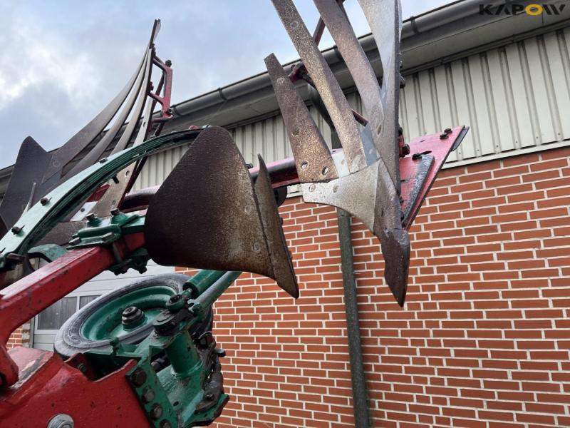 Kverneland PW 100 10 furrow reversible plough 27