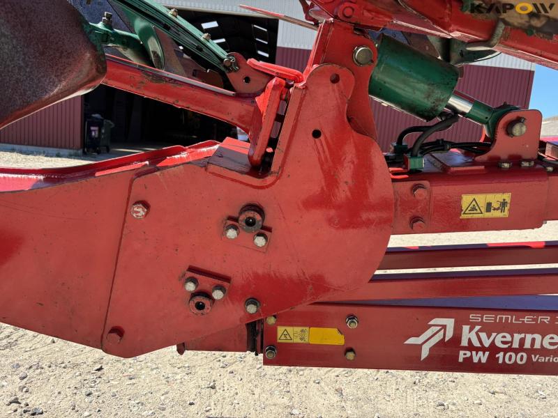 Kverneland PW 100 8 furrow reversible plough 37