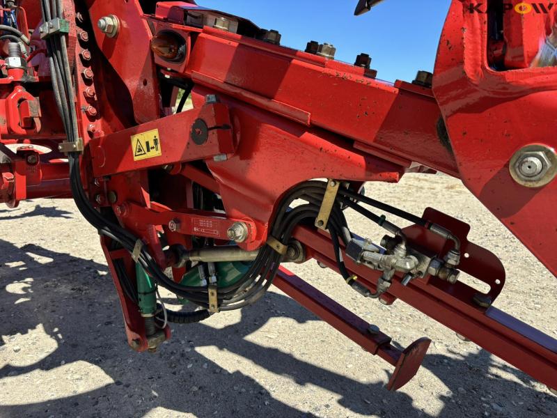 Kverneland PW 100 8 furrow reversible plough 67