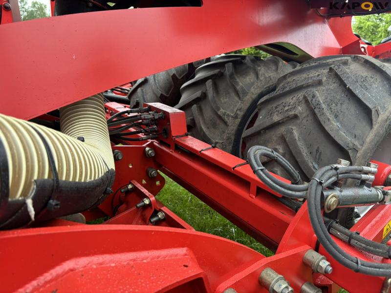 Kverneland U-Drill 4000 plus with HE-VA pits 39
