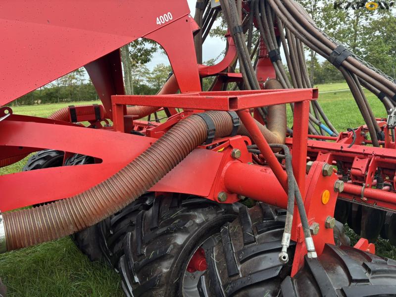 Kverneland U-Drill 4000 plus with HE-VA pits 63