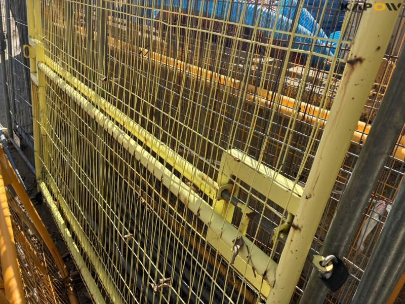 Gates and fences for isolation 15