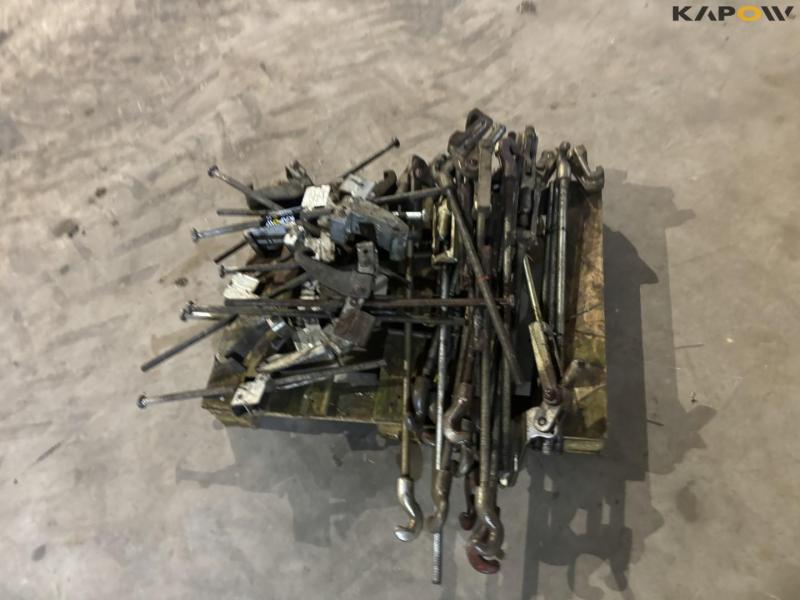 Locks for twin wheels 6