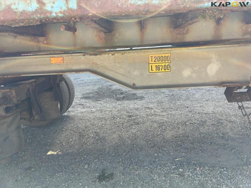 Flatbed truck with brakes on 1 axle 13