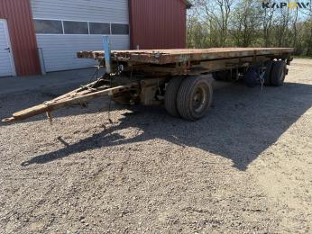 Flatbed truck with brakes on 1 axle