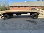 Flatbed truck with brakes on 1 axle 4