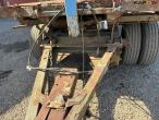 Flatbed truck with brakes on 1 axle 9