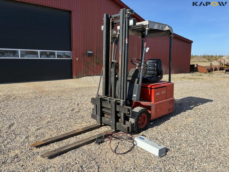 Linde E12 electric forklift 1