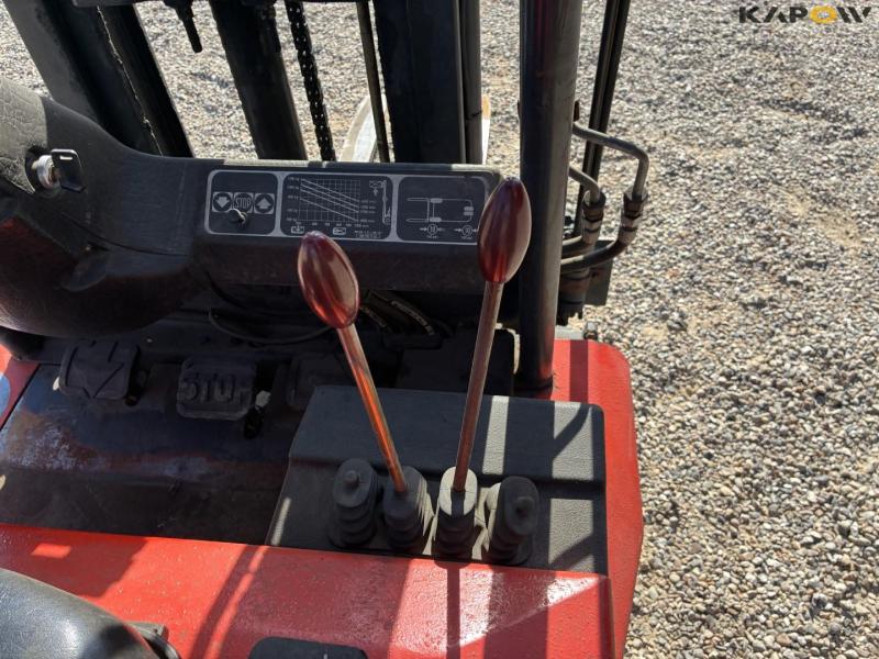 Linde E12 electric forklift 22