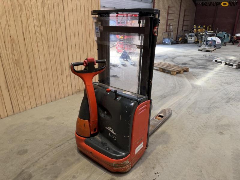 Linde L10 electric stacker 5