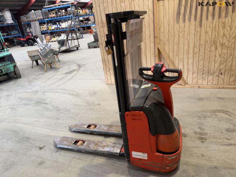 Linde L10 electric stacker 8